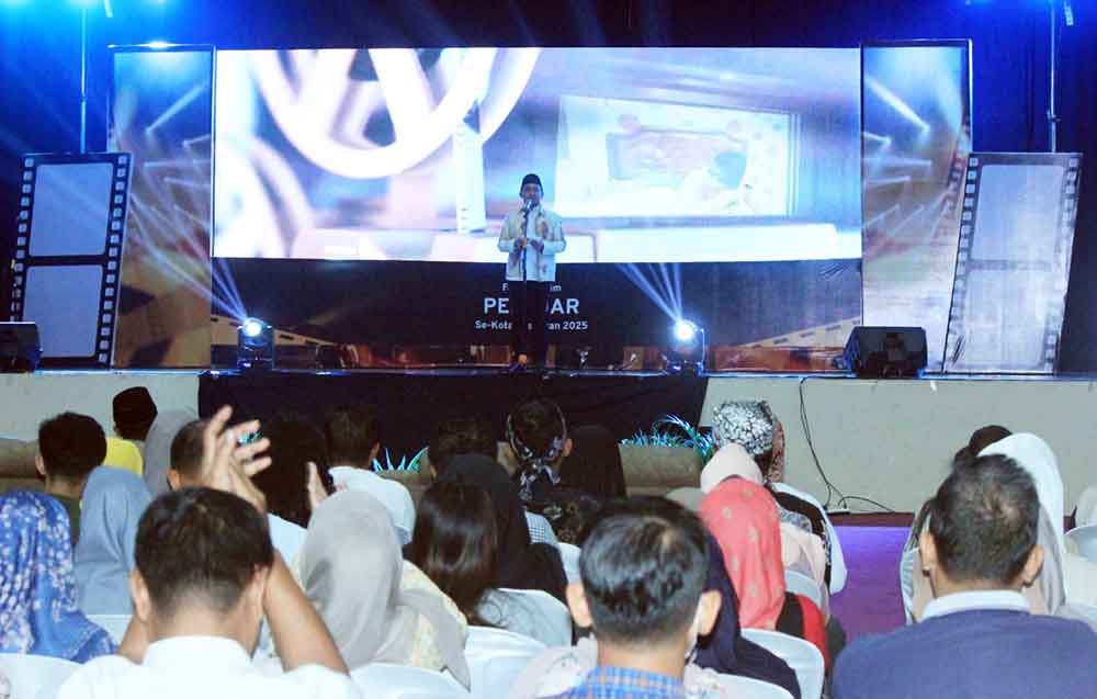 Wali Kota Pasuruan Adi Wibowo saat memberikan sambutan di Festival Film Pendek Pelajar SD-SMP sederajat se-Kota Pasuruan.