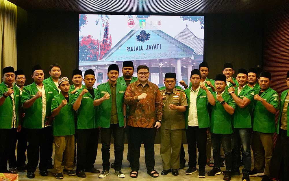Bupati Kediri Hanindito Himawan Pramana bersama Pengurus GP Ansor Kabupaten Kediri. Foto: Ist.