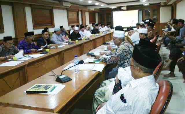 29 PWNU saat menggelar pertemuan di Jakarta untuk menyepakati penolakan AHWA. (foto: BANGSAONLINE)