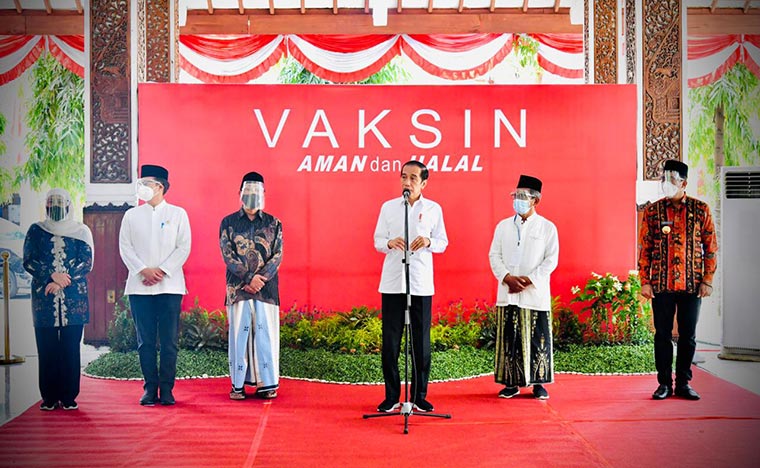 Presiden RI Joko Widodo melakukan kunjungan kerja di Kota Sidoarjo untuk meninjau pelaksanaan vaksinasi perdana AstraZeneca, Senin (22/3/2021).