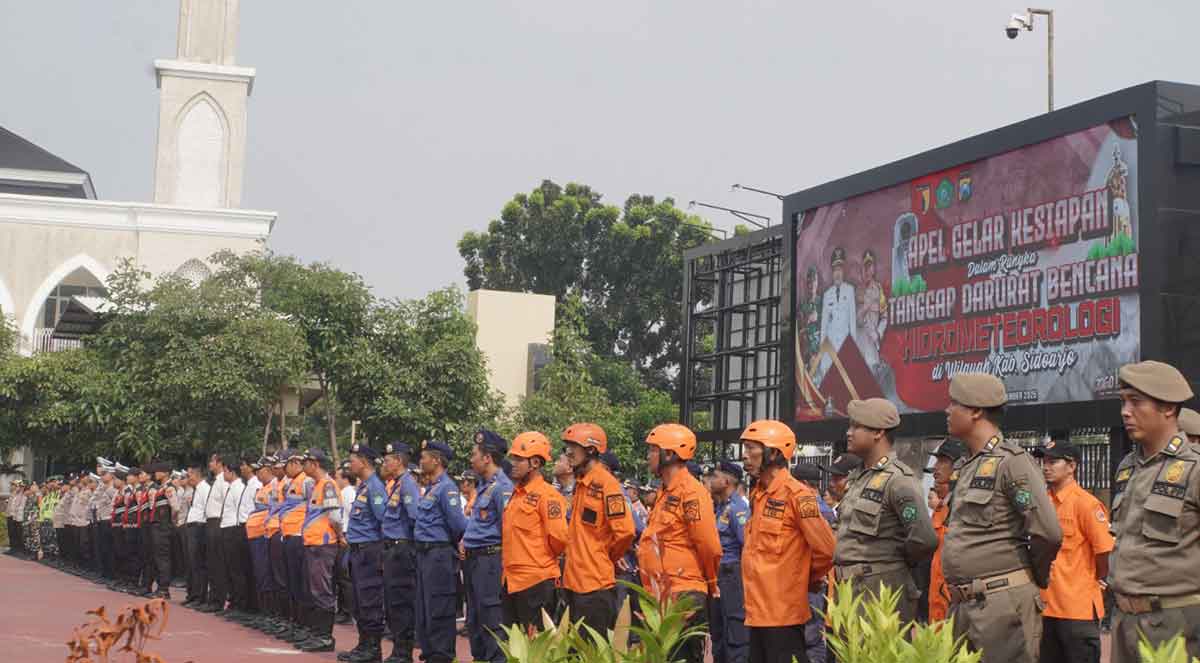 Apel kesiapsiagaan hadapi bencana hidrometeorologi saat musim hujan di Mapolresta Sidoarjo.

