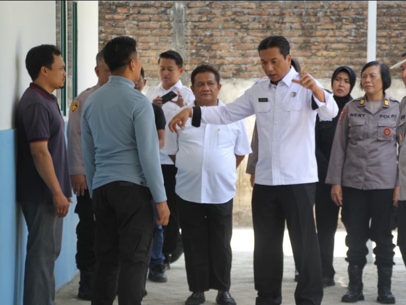 Kombes Pol Yayat Ruhiyat dan Tim saat melakukan pengecekan. (Ist).
