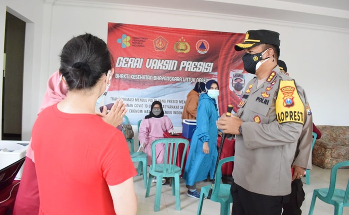 Pastikan Berjalan Aman, Kapolresta Sidoarjo Tinjau Vaksinasi Gotong Royong PT Young Tree Industries