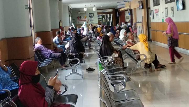 Kondisi ruang tunggu di RS Jember Klinik.