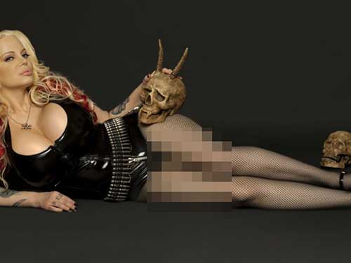 Bintang Porno Jadi Pemuja Setan