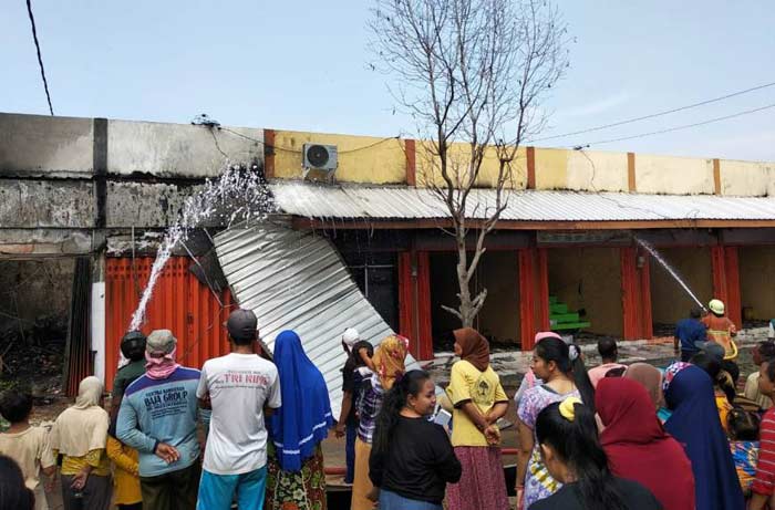 Api melalap pasar tradisional milik Desa Tunggulrejo, Kecamatan Singgahan, Kabupaten Tuban.