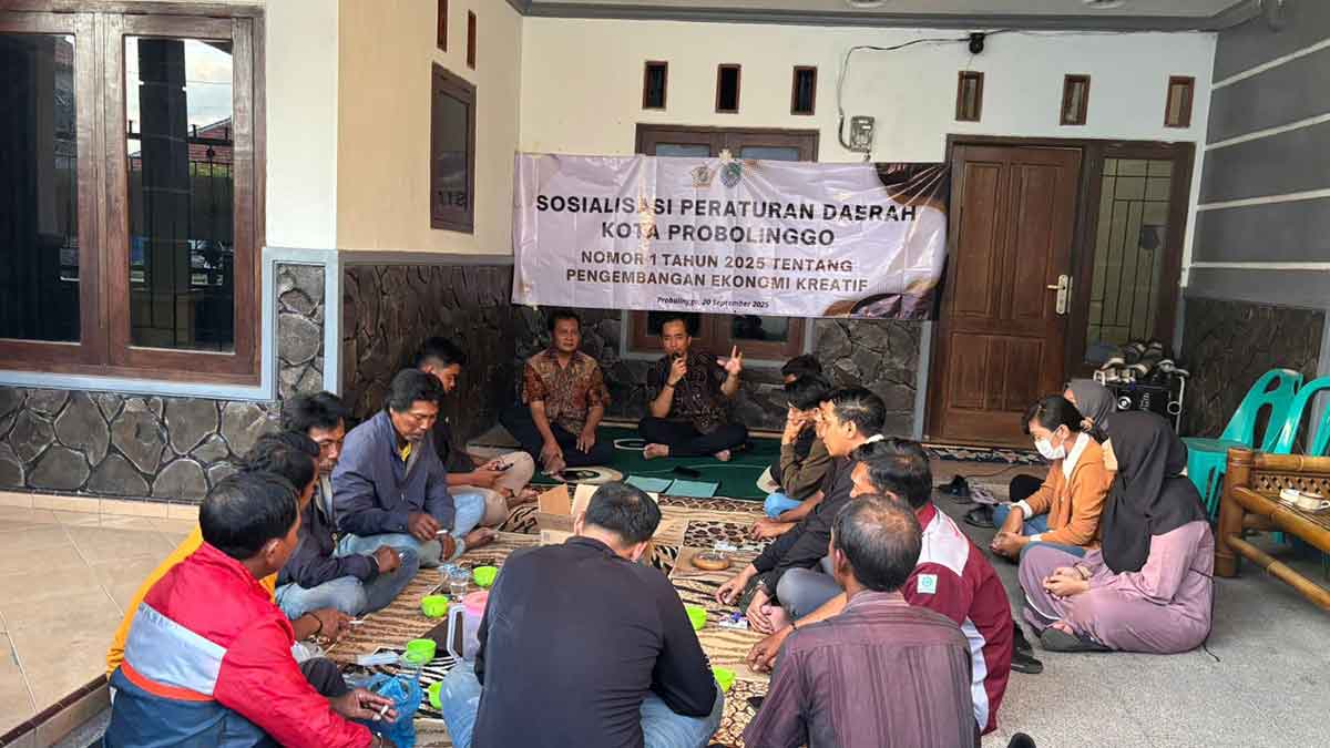 Sosialisasi pengembangan ekonomi kreatif yang dilakukan anggota Komisi I DPRD Kota Probolinggo, Guruh Dwi Prastyo.