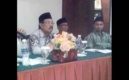 Ketua PWNU Kepri HA Gani Lasya, MM (paling kiri) dan Rais Syuriah PWNU Kepri KH Muhammad Nabhan (tengah). Foto: dok BANGSAONLINE