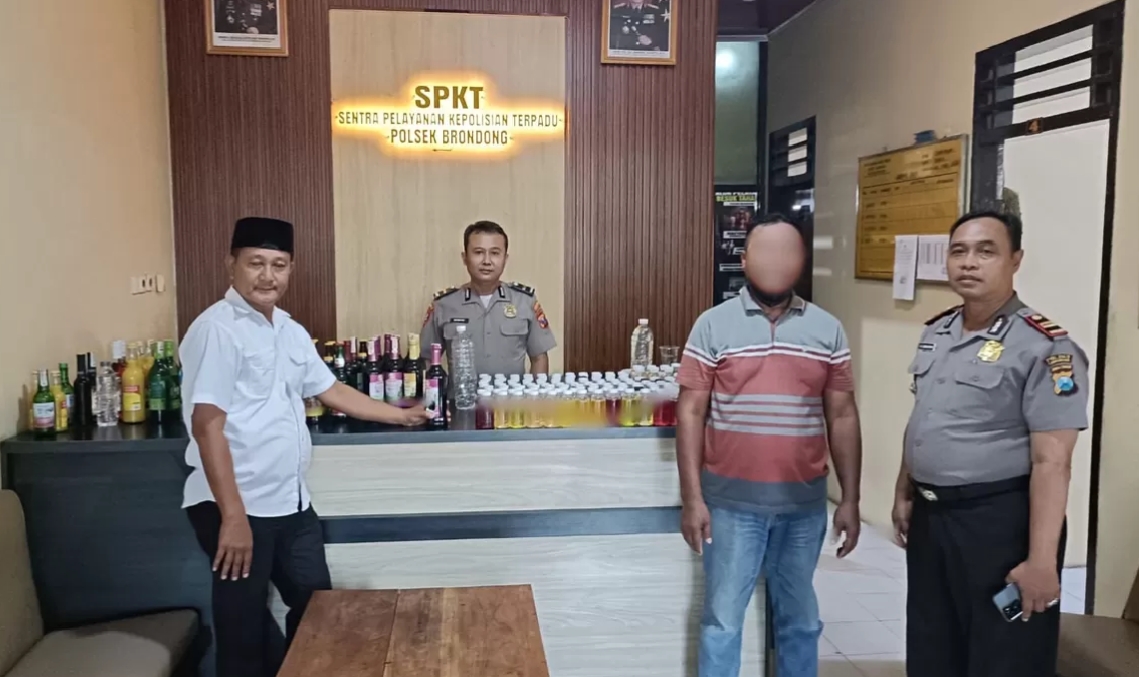 Barang bukti ratusan miras yang diamankan di Mapolsek Brondong