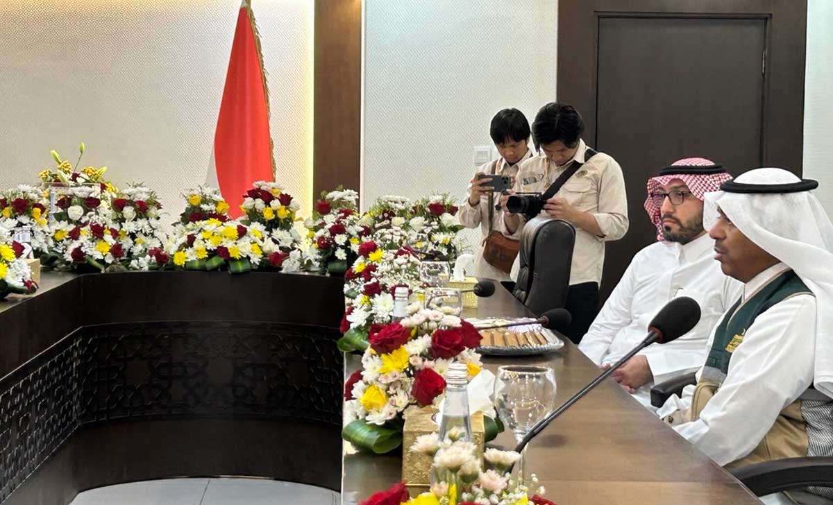 Wakil Menteri Haji dan Umrah Arab Saudi saat kunjungan ke Kantor Daker Makkah. Foto: MCH 2026