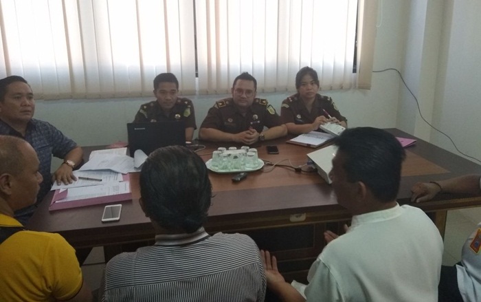 Sebanyak tujuh orang perwakilan warga yang diterima oleh Kajari Kabupaten Pasuruan.