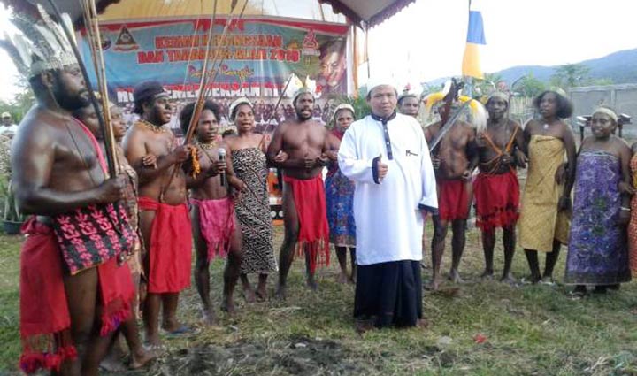 Tegang, Warga Papua Mau Serbu Pesantren Ustadz Darto, Tapi Batal karena Foto Gus Dur