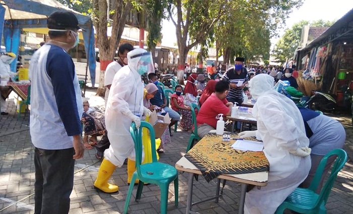 Rapid test yang digelar Pemkab Probolinggo di semua pasar.