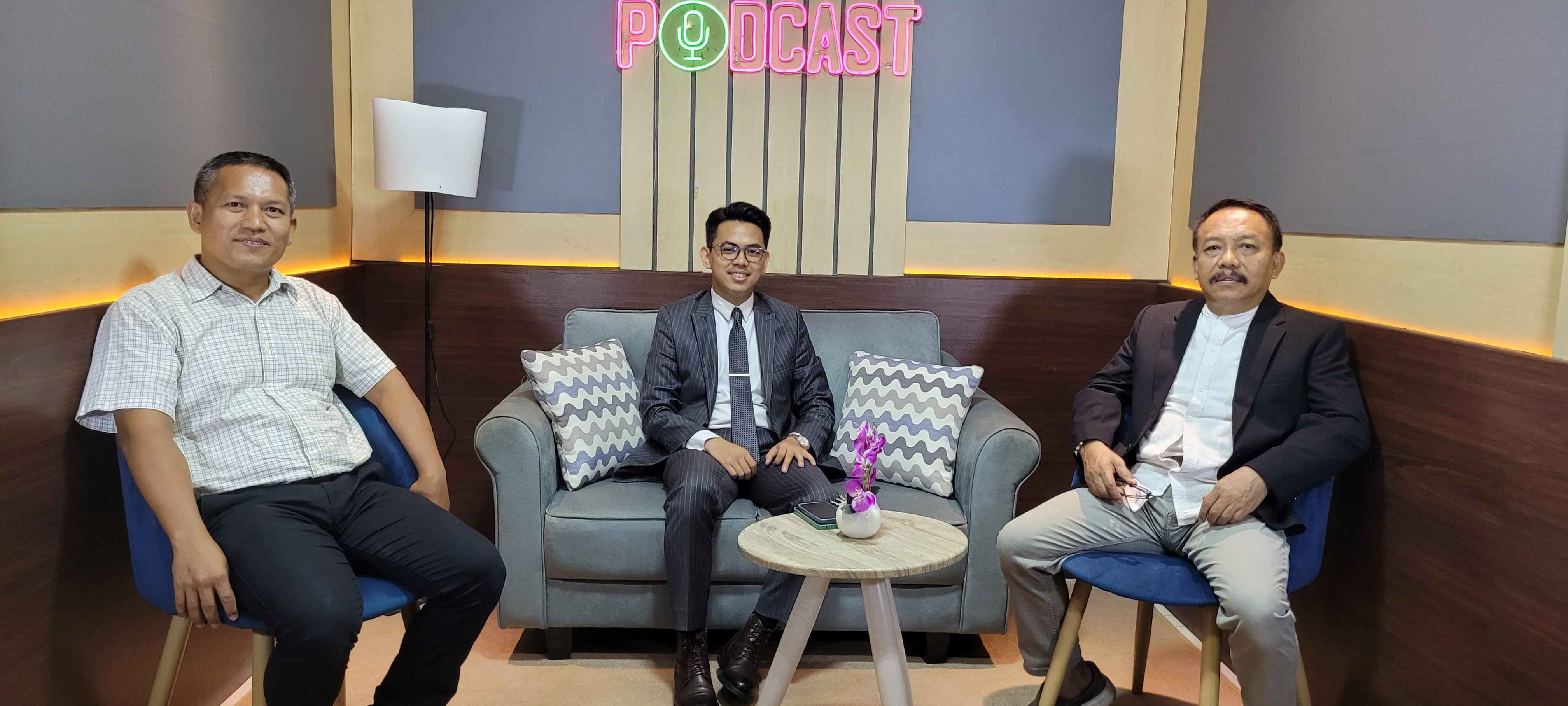 DARI KIRI: Zamal Nasution, Ph.D, Abdullah Firmansyah dan M Mas