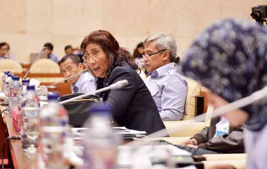 Susi Pudjiastuti saat dengar pendapat dengan DPR RI