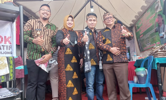 Wakil Bupati Mojokerto Dr H Muhammad Al Barra M Si, Ketua DPRD Kabupaten bersama Mojokerto Ayni Zuroh, SE MM dan Kajari Kabupaten Mojokerto, serta Kades Bejijong, Trowulan.