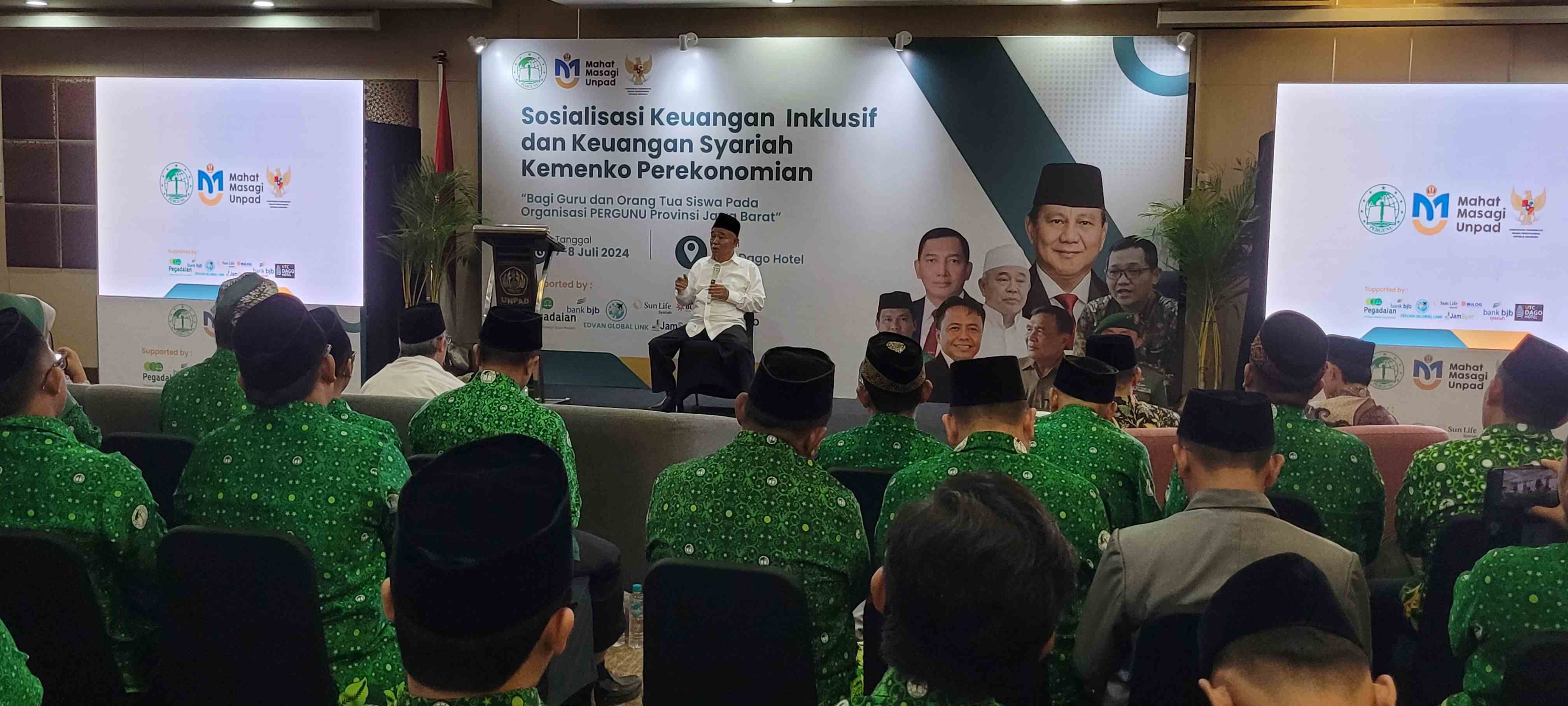  Ketua Umum Pimpinan Pusat (PP) Persatuan Guru Nahdlatul Ulama (Pergunu) Prof Dr KH Asep Saifuddin Chalim, MA, saat pemaparan dalam acara Sosialisi Keuangan Inklusif dan Keuangan Syariah Kemenko Perokonomian yang digelar PW Pergunu Jawa Barat di UTC Dago Hotel Bandung, Ahad, 7 Juli 2025.  Foto: MMA/bangsaonline