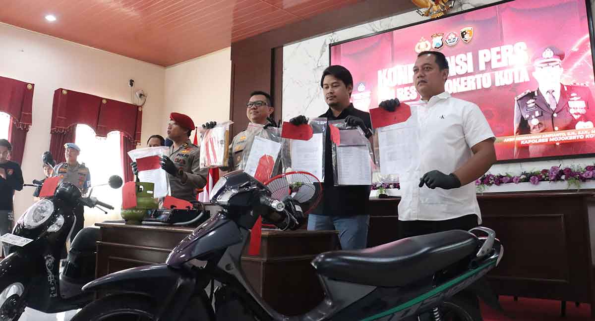 Konferensi pers terkait kasus curanmor di Mapolres Mojokerto Kota.