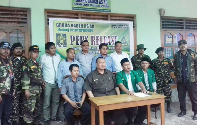 LPBH NU dan GP Ansor Situbondo saat menggelar konferensi pers terkait dengan kasus penghinaan terhadap tokoh NU dan lembaga NU yang dilakukan oleh oknum pejabat eselon II Pemkab Situbondo.