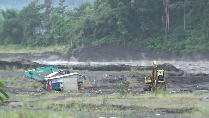 Salah satu tambang pasir yang berada di kawasan Gunung Semeru