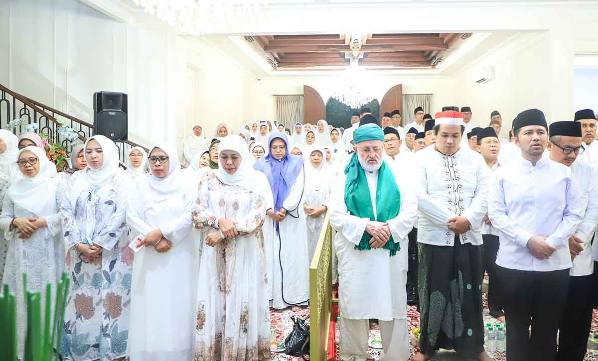 Gubernur Khofifah Gelar Maulid Nabi dan Haul Suami, Usulkan Kajian Kitab Nashoihul Jailani Rutin