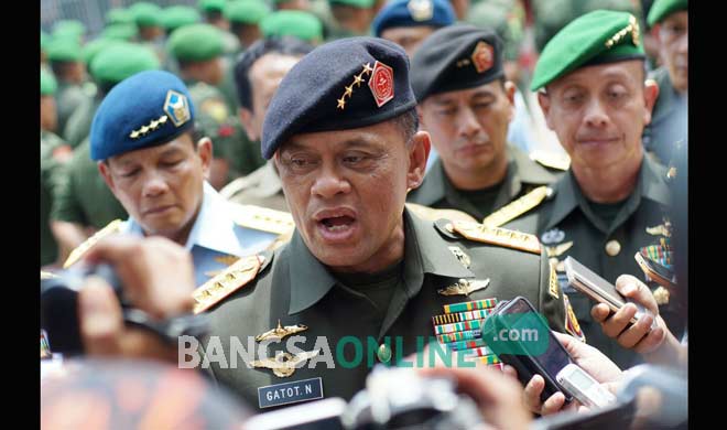Panglima TNI Jenderal Gatot Nurmantyo saat ditemui awak media di Pondok Pesantren Tebuireng Jombang, Selasa (27/9). foto: RONY S/ BANGSAONLINE