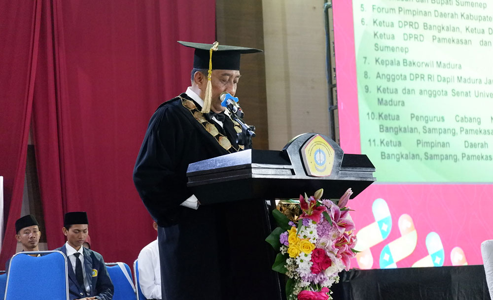 Rektor UTM, Dr. Drs. Ec. Muh. Syarif.