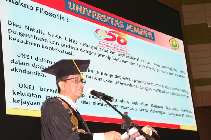 Rektor Unej Iwan Taruna menyampaikan pidato tahunan dalam rangka Dies Natalis ke-56.
