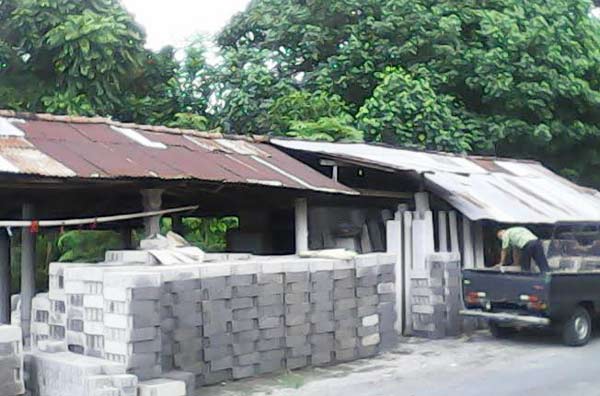 Perusahaan paving milik Maskodin yang kini sepi pesanan.