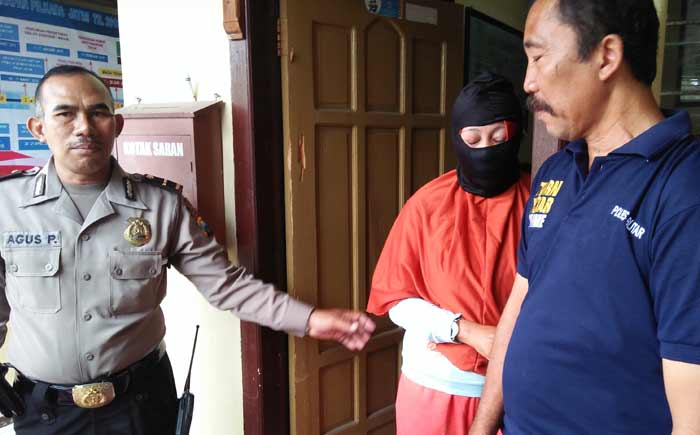 Tersangka pencurian diamankan polisi sektor Kanigoro, Blitar. 