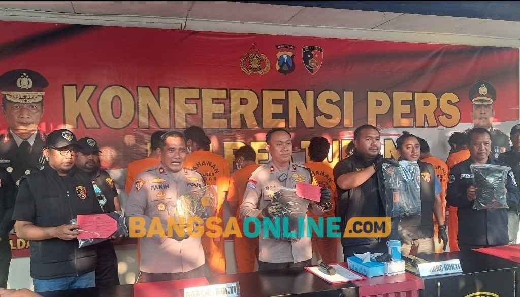 Polres Tuban saat rilis kasus yang melibatkan 8 pelaku yang diamankan dalam Operasi Pekat 2025. Foto: Achmad Choirudin/BANGSAONLINE
