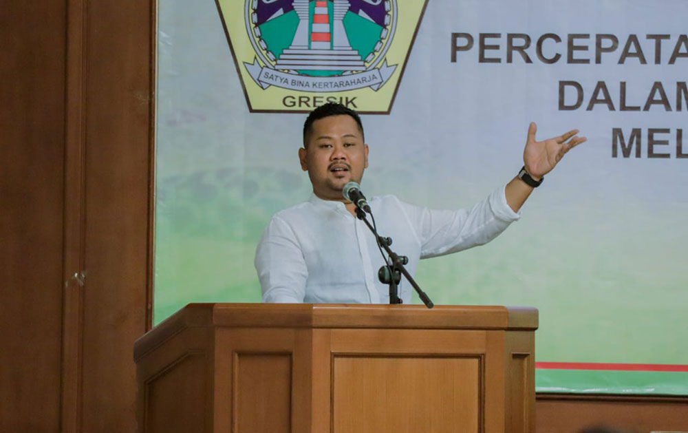 Bupati Gresik Fandi Akhmad Yani memberikan arahan saat membuka Sosialisasi dan Pendampingan Dalam Rangka P3DN Melalui e-Katalog Lokal. foto: SYUHUD/ BANGSAONLINE