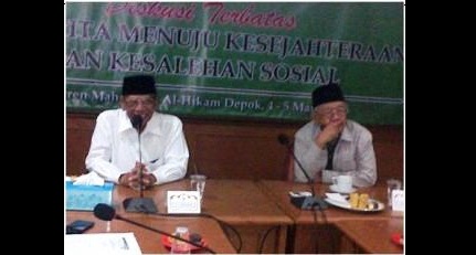KHA Dr Hasyim Muzadi dan KH Dr Ir Salahuddin Wahid dalam acara diskusi terbatas Nawa Cita Menuju Kesejahteraan dan Kesalehan Sosial di Pesantren Mahasiswa Al Hikam Depok Jawa Barat. Foto: bangsaonline.com