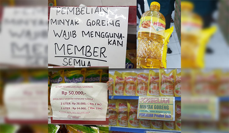 Penampakan minyak goreng bersyarat yang ada di Surabaya.