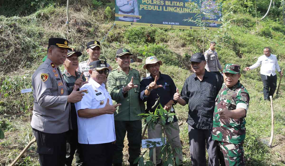Cegah Kerusakan Lingkungan, Bupati Blitar dan Forkopimda Tanam 500 Pohon di Areal Gunung Kelud
