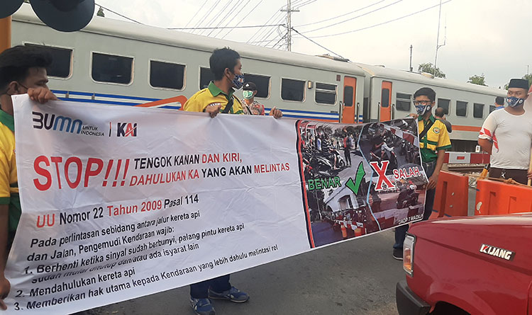 KAI Daop 7 Madiun Gandeng Komunitas Daop Pitoe Sosialisasikan Keselamatan. (foto: ist)