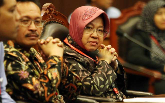 Walikota Surabaya, Tri Rismaharini saat menjadi saksi dalam pengelolaan biaya pendidikan yang diambil alih Pemprov Jawa Timur yang diperkarakan di MK, Rabu (8/6).