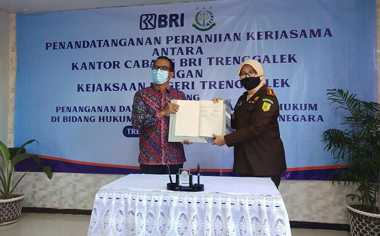 BRI dan Kejari Trenggalek Teken Kerja Sama Persoalan Hukum Perdata dan Tata Usaha Negara