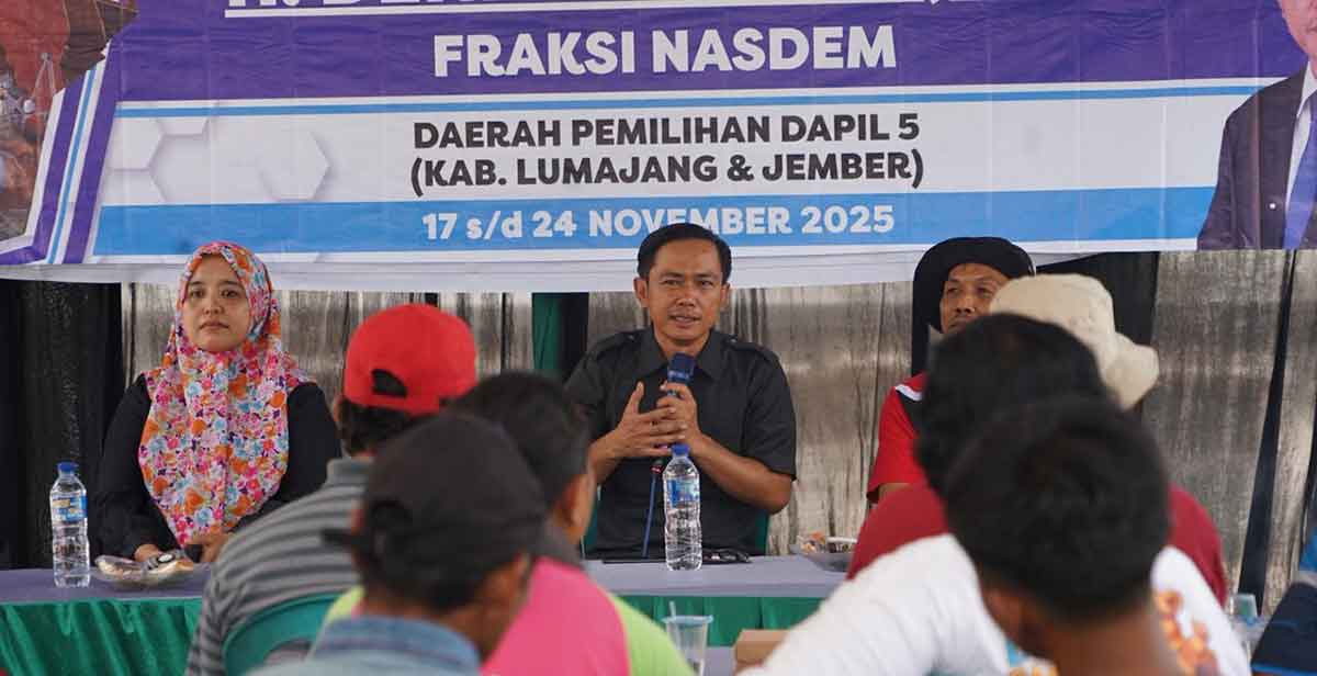 Anggota DPRD Jatim, Deni Prasetya, saat reses di Dusun Krajan, Desa Wonosari, Kecamatan Puger, Jember.