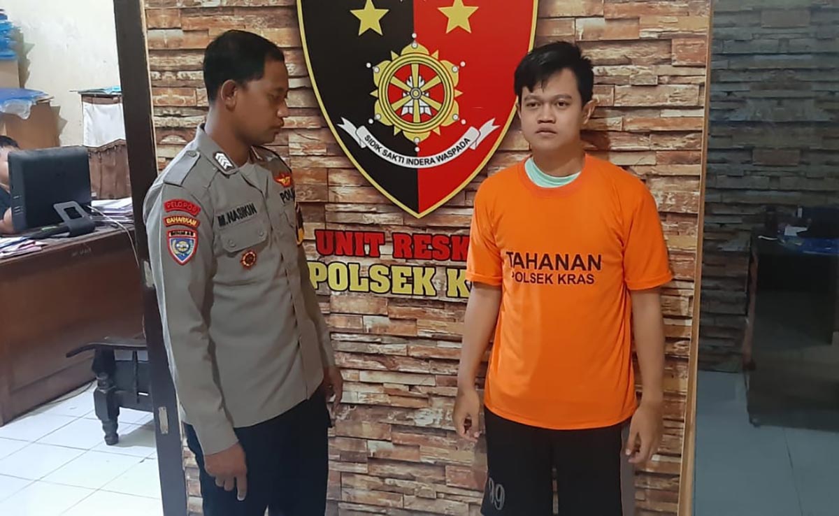 Tersangka NEP saat diamankan di Polsek Kras, Polres Kediri. Foto: Ist.