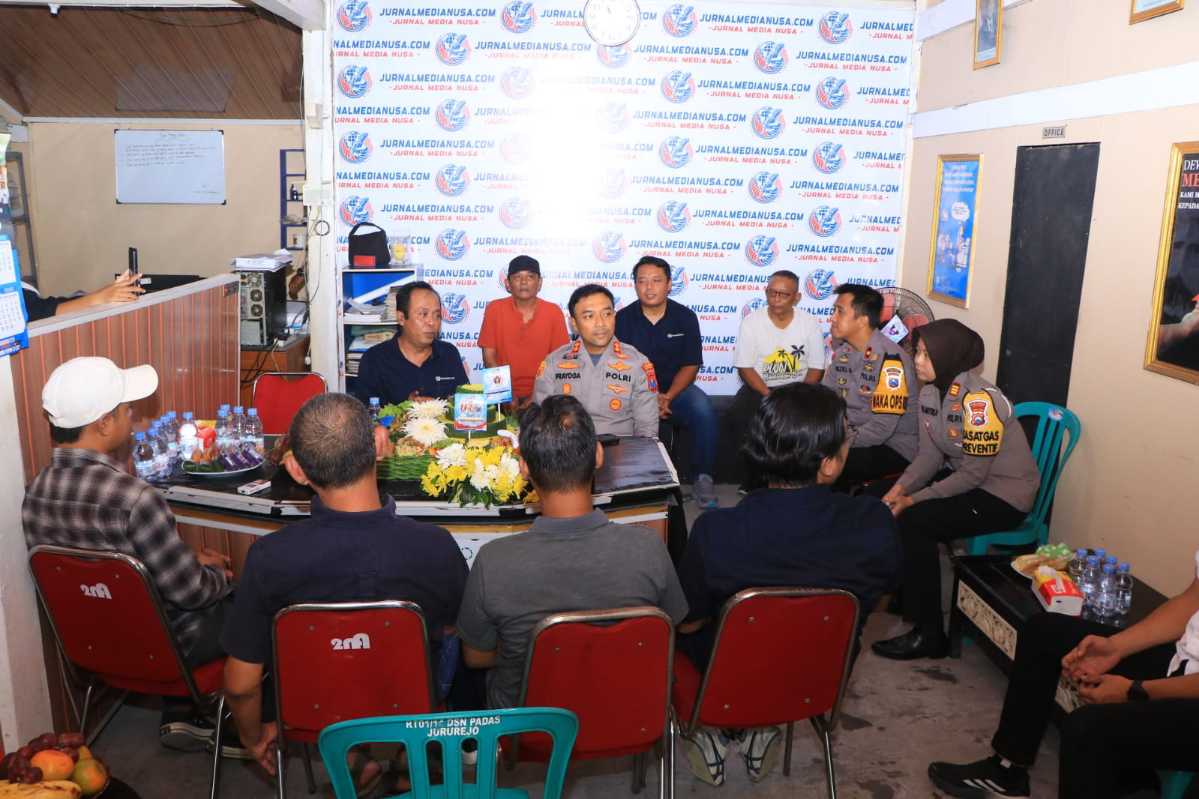 Kapolres Ngawi beserta jajaran saat berkunjung ke sekretariat PWI Ngawi