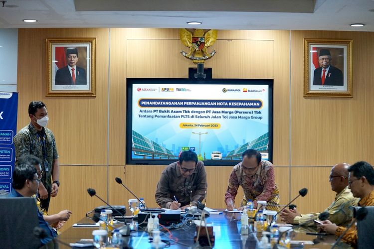PLTS akan Dibangun di Seluruh Jalan Tol Milik PT Jasa Marga. Foto: Ist