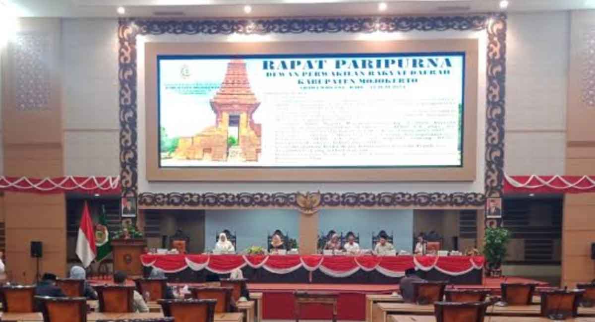 DPRD Kabupaten Mojokerto saat menggelar rapat paripurna.