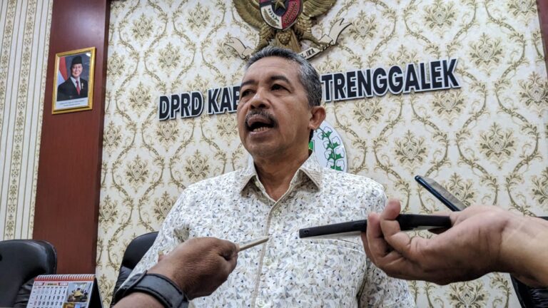  Sukarodin, Ketua Komisi IV DPRD Trenggalek 