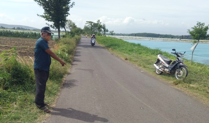 Warga menunjukkan lokasi kejadian pelecehan seksual pegang payudara.