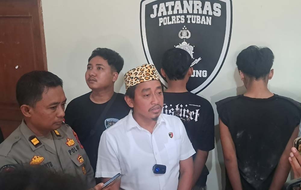 Kanit Pidum Satreskrim Polres Tuban, Ipda Moch. Rudi, saat menyampaikan keterangan.