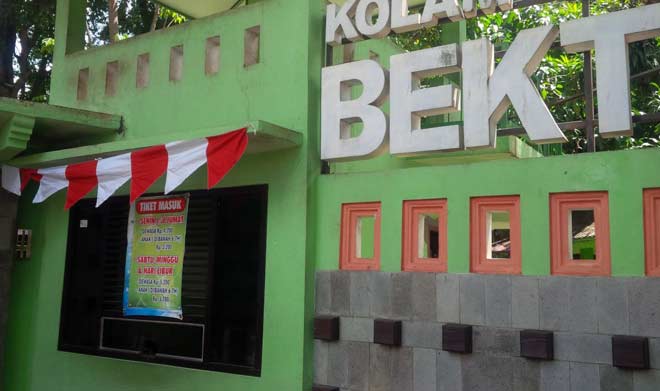 Loket tiket di pintu masuk Wisata pemandian alam Bektiharjo, Tuban. foto: SUWANDI/ BANGSAONLINE