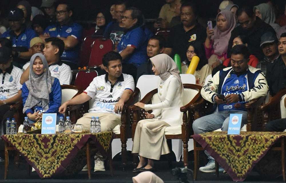 Wali Kota Kediri Vinanda Prameswati saat mendampingi Wakil Gubernur Jawa Timur. Foto: Ist.