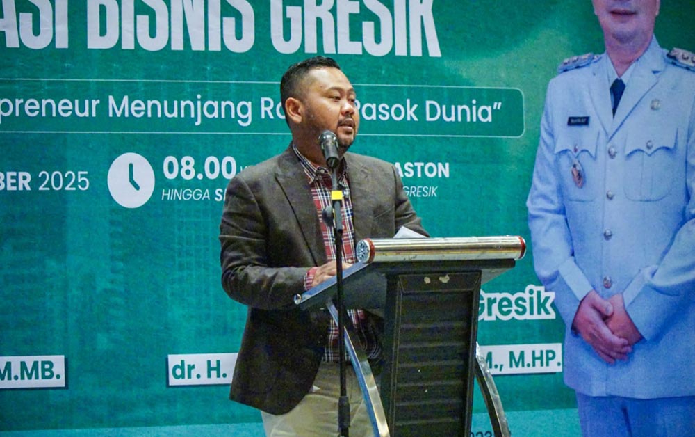 Fandi Akhmad Yani, Bupati Gresik.