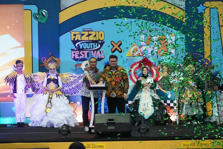 Bupati Kediri Hanindito Himawan Pramana saat membuka School Contest 17 di Convention Hall SLG. (Ist).